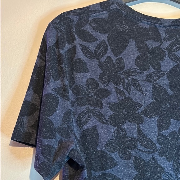 Old Navy Blue and Black Short Sleeve Tee with Geometric Pattern - Picture 4 of 12